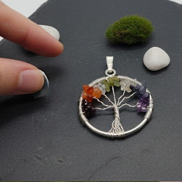 🌈 Seven Chakra Tree Pendant – Balance, Energy & Inner Harmony